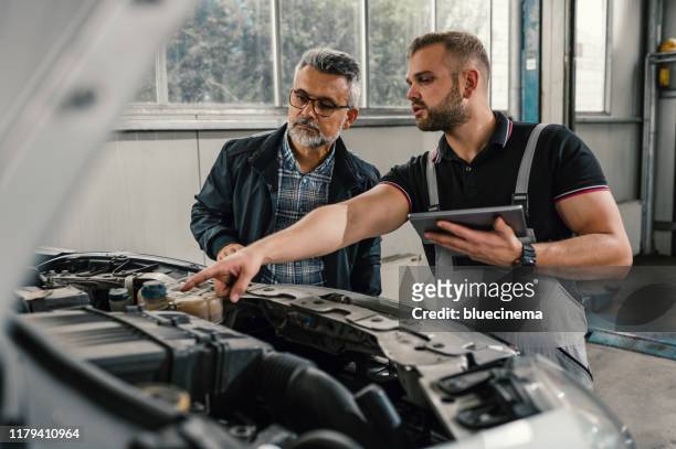 auto-reparatur-schätzung - car repairs stock-fotos und bilder