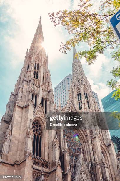 trinity church in lower manhattan - trinity church new york stock pictures, royalty-free photos & images