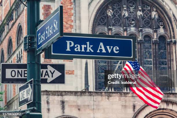 midtown manhattan street signs - park ave stock pictures, royalty-free photos & images