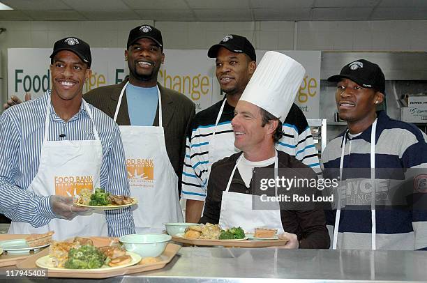 Jerome James, Antonio Davis, Jerome Williams, Dennis Quaid and Jamal Crawford