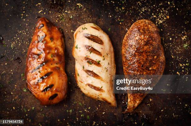 pechuga de pollo a la plancha y asada con condimento - chicken meat fotografías e imágenes de stock