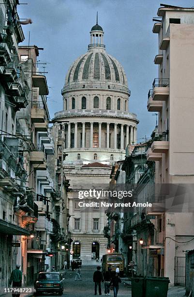 capitolio, havana - カピトリオ ストックフォトと画像