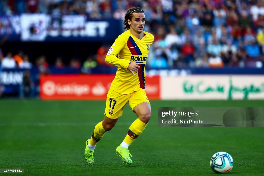 Levante UD v FC Barcelona - La Liga