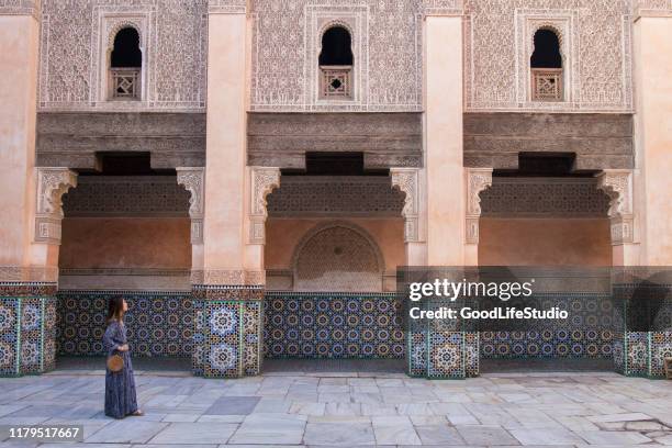 la madrasa ben youssef à marrakech - médersa photos et images de collection