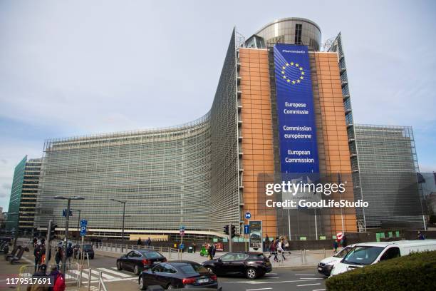 palacio de berlaymont - comisión europea fotografías e imágenes de stock