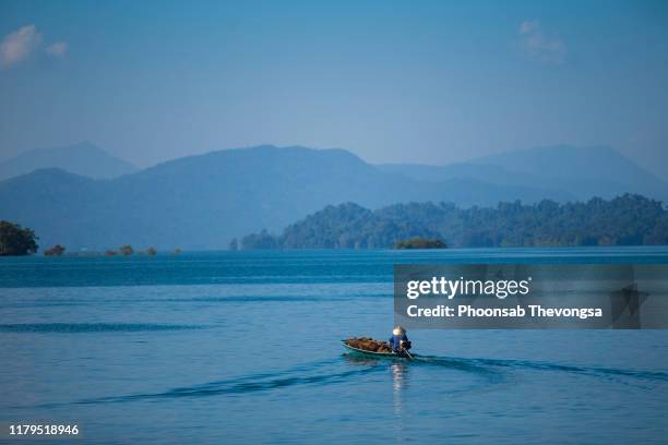 the nam ngum reservoir, vientiane, laos - vang vieng stock pictures, royalty-free photos & images