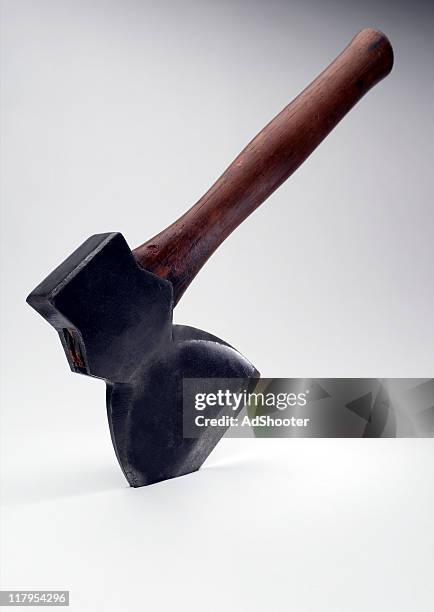 hatchet - bijl stockfoto's en -beelden