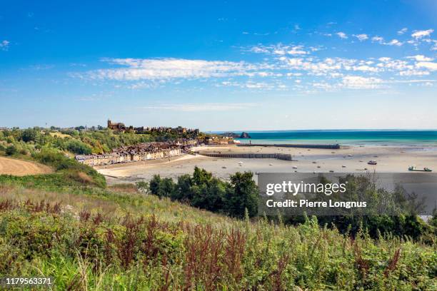city of cancale in brittany, coastline,  beach at low  tide , ocean in backdrop - cancale fotografías e imágenes de stock