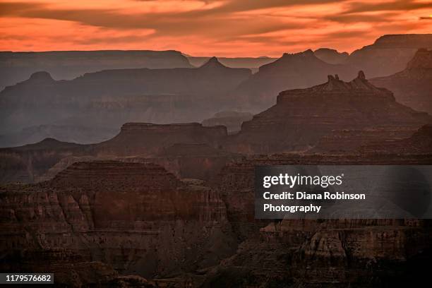 sunset at lipan point on the south rim of grand canyon national park, arizona - grand canyon south rim stock-fotos und bilder