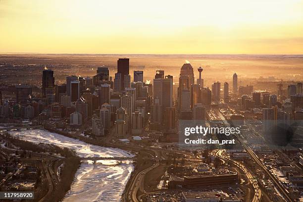 calgary sonnenaufgang - fluss bow river stock-fotos und bilder