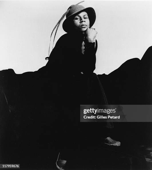 Minnie Rippleton Photo Minnie Riperton poses for a studio portrait, USA, 1975. News Photo ...