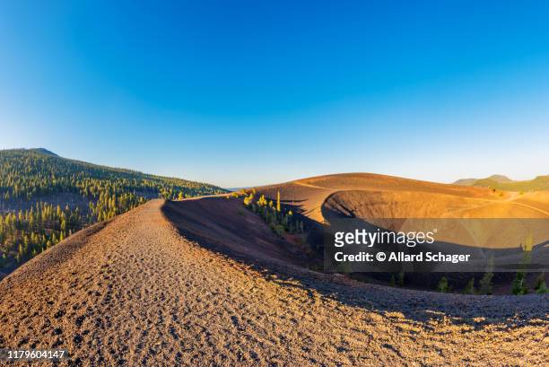 summit of cinder cone in lassen volcanic national park - californië stock pictures, royalty-free photos & images
