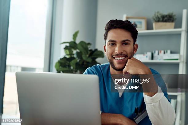 yo elegiría la medicina incluso en otra vida - vestimenta de hospital fotografías e imágenes de stock