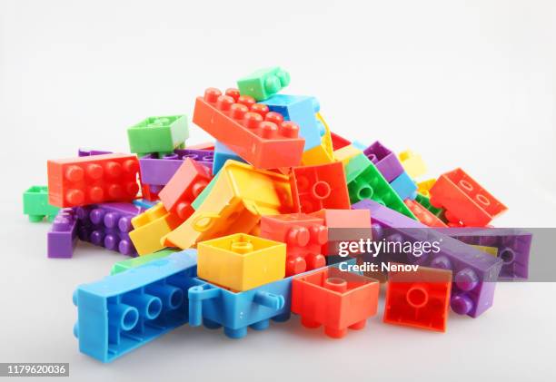 colorful plastic building blocks - building block - fotografias e filmes do acervo