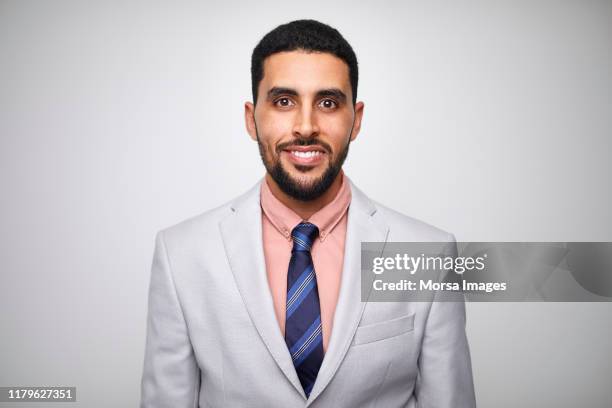 smiling male design professional wearing gray suit - male portrait suit and tie stock-fotos und bilder