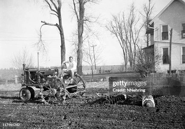 man on tractor disking 1941, retro - history 個照片及圖片檔