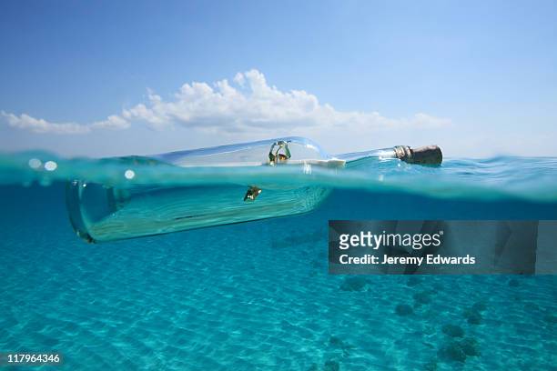 message in a bottle - message in a bottle stock pictures, royalty-free photos & images