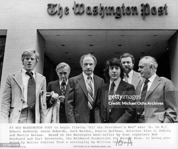 Robert Redford, Jason Robards, Jack Warden and Dustin Hoffman, director Alan J. Pakula and Martin Balsam posing in front of 'The Washington Post' on...