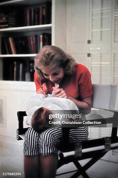 Janet Leigh at home with daughter Kelly Curtis on August 4, 1956 in Los Angeles, California .