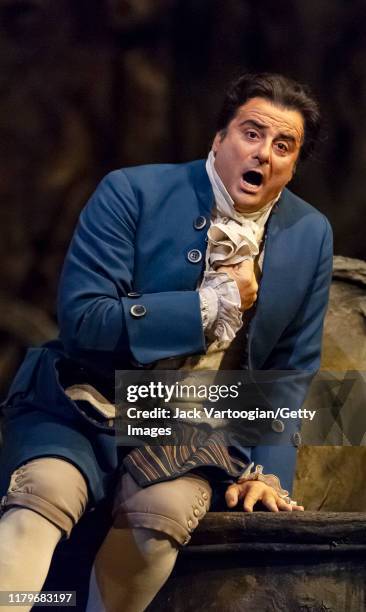 Argentinian tenor Marcello Giordani performs during the final dress rehearsal prior to the season revival of the Metropolitan Opera/Gian Carlo...