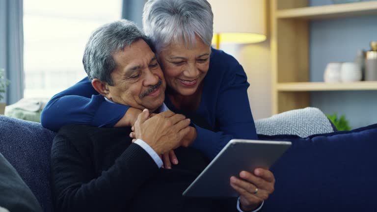 https://media.gettyimages.com/id/1179697792/video/technology-is-awesome-but-you-cant-beat-that-physical-connection.jpg?b=1&s=640x640&k=20&c=aZcqQq91uOFEMezGTi_BcgoHFq6PTQo3QCpY6-tnbpQ=