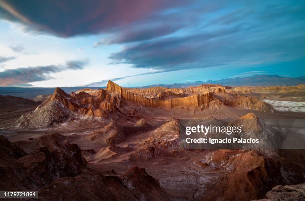 valle de la luna (moon valley), atacama desert, chile - atacama stock-fotos und bilder