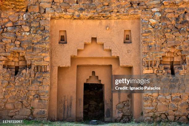 inca ruin in sun island, titicaca lake, bolivia - vendeur stockfoto's en -beelden