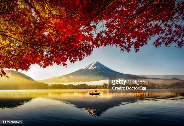 fuji mountain and fisherman boat with morning mist in autumn, kawaguchiko lake, japan - fuji bildbanksfoton och bilder