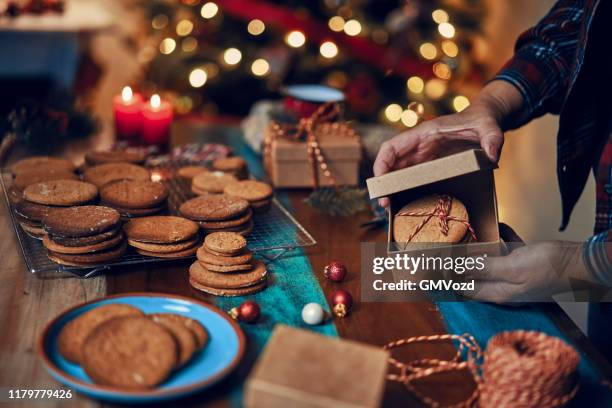 wrapping and decorating cookies for christmas as a gift - christmas cake stock pictures, royalty-free photos & images