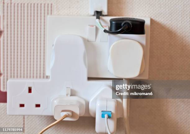 overloaded power adaptor - steckerleiste stock-fotos und bilder