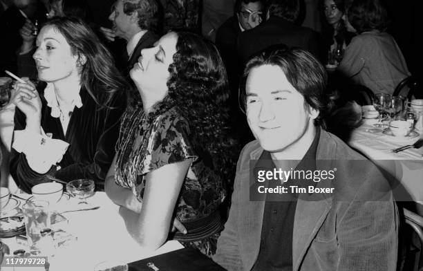 American actor Robert De Niro sits with his wife, Diane Abbott , and actress Anjelica Huston at the New York Film Critics Awards dinner at Sardi's...