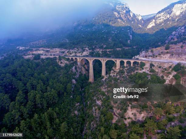 vista aérea del puente de varda en la provincia de adana. - adana fotografías e imágenes de stock