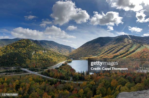 franconia notch during autumn in franconia, new hampshire usa - new hampshire stock-fotos und bilder