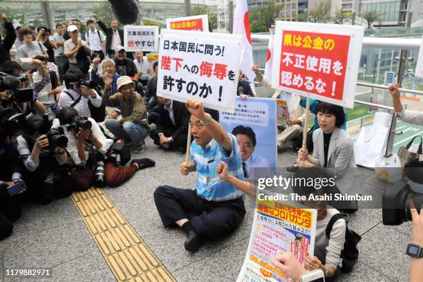 Nagoya City Mayor Takashi Kawamura stages a sit-in protest against the resumed "After 'Freedom of Expression?'" exhibit on October 8, 2019 in Nagoya,...