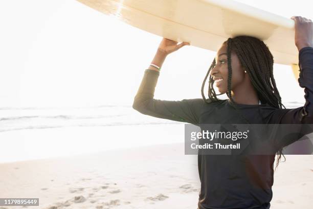 portrait of young african girl with surfboard - black girl swimsuit stock pictures, royalty-free photos & images