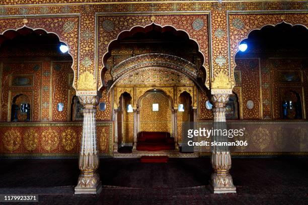 beautiful detail and painting of  mughal architecture at junagarh fort bikaner  rajasthan india - jaipur city palace stock pictures, royalty-free photos & images