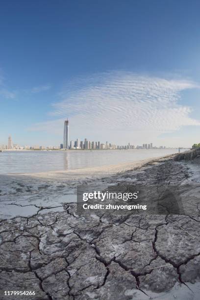 wuhan yangtze river cityscape,drought land - yangtzefloden bildbanksfoton och bilder