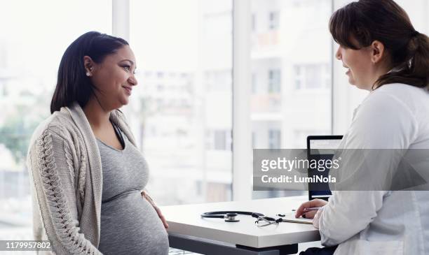 你和你的寶寶的健康對我來說是最重要的 - obstetrician 個照片及圖片檔