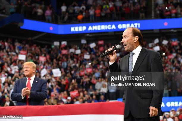 206 Lee Greenwood Singer Photos and Premium High Res Pictures - Getty Images
