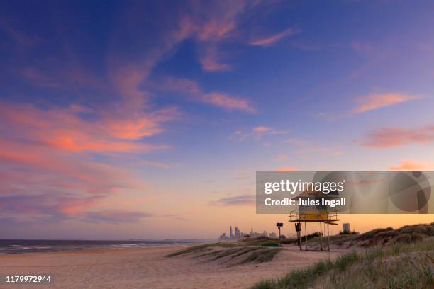 sunset at the beach with lifeguard tower - gold coast queensland 個照片及圖片檔