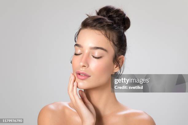 vrouw schoonheid portret - woman skin face stockfoto's en -beelden