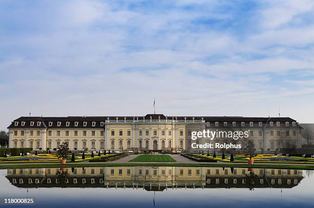 palace ludwigsburg with lake spring - mittig 個照片及圖片檔