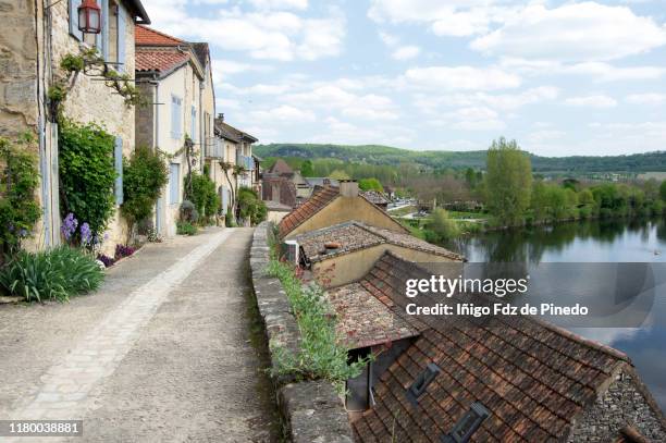 beynac-et-cazenac, aquitaine, dordoña, france. - dordogne river stock pictures, royalty-free photos & images