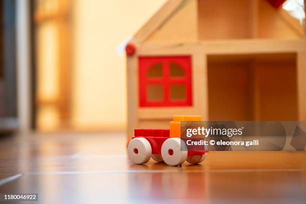 giochi per bambini - giochi per bambini stock pictures, royalty-free photos & images