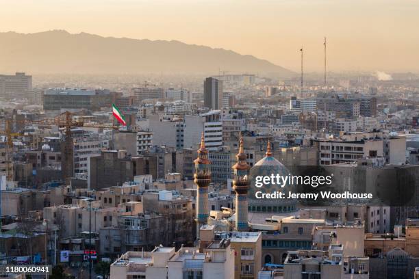 elevated view of tehran towards the south at sunrise - teheran photos et images de collection