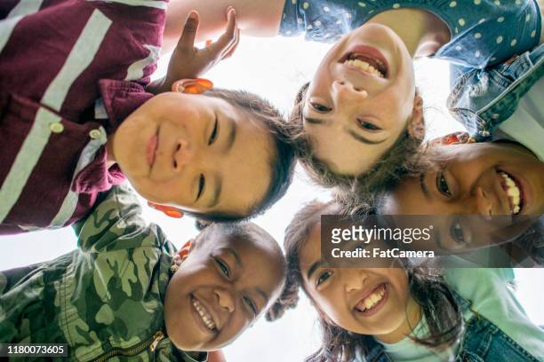 multi-ethnic group of children outside stock photo - kid looking up to the sky imagens e fotografias de stock