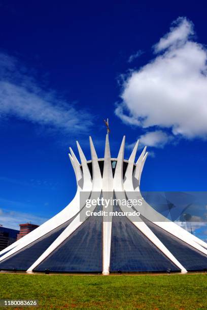 cathedral of brasília, brazil - catedral metropolitana nossa senhora aparecida stock pictures, royalty-free photos & images