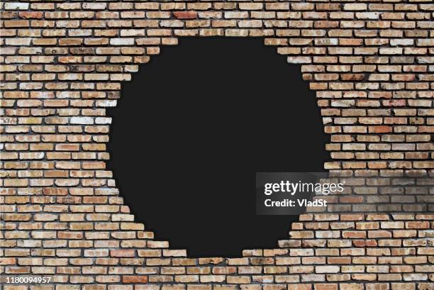 ilustraciones, imágenes clip art, dibujos animados e iconos de stock de cráter de agujero en la pared de ladrillo perforado dañado hueco copia espacio vector ilustración - pared de ladrillos