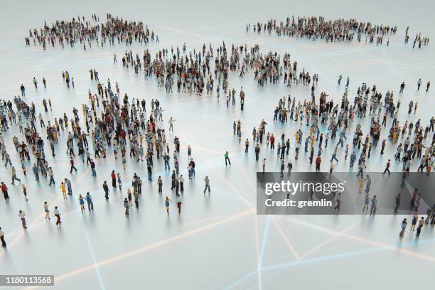 stedelijke drukte van mensen van bovenaf - small stockfoto's en -beelden