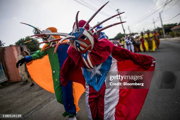 Porto Rican Faces 37 Puerto Rican Folklore Festival Stock Photos, High-Res Pictures, and ...